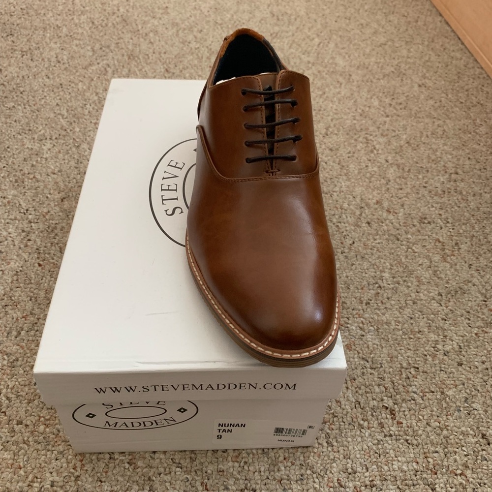 Steve Madden Leather Shoes (Size 9)